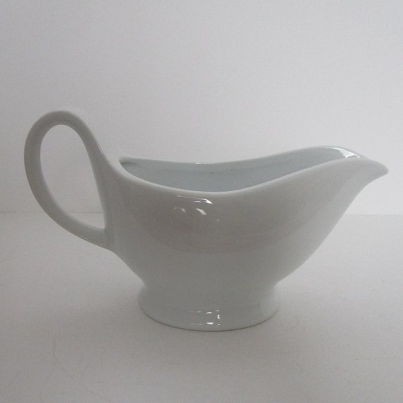 white porcelain gravy boat - Picture 4 of 4
